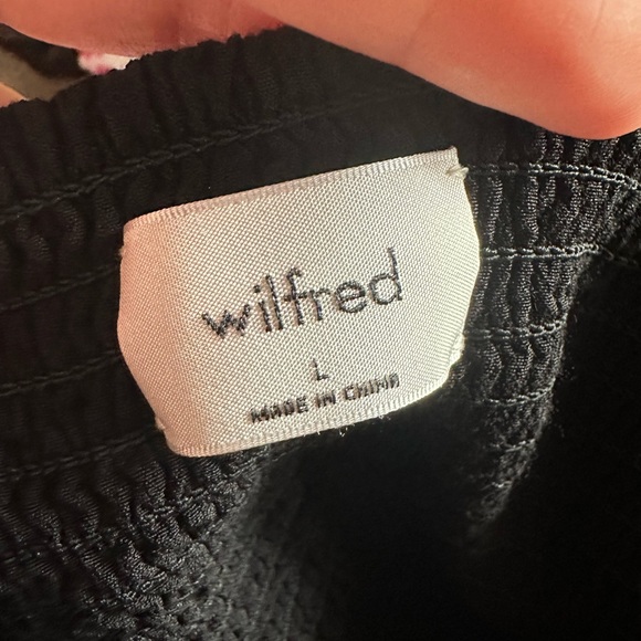 Aritzia Wilfred smocked blouse cropped black size large - Picture 4 of 6